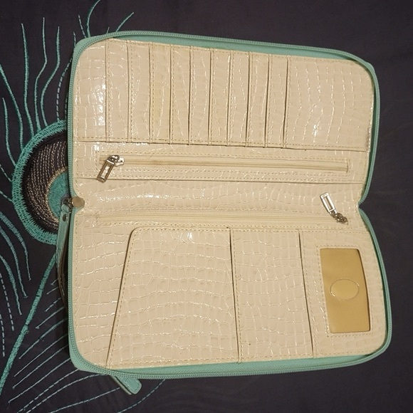 Vintage Guess clutchwallet - Picture 7 of 9